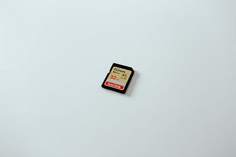 black and brown SD card, 32 GB SanDisk micro-SD card, memory card HD wallpaper