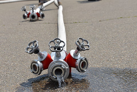 white hose on ground, Fire Hose, Adapter, Delete, feuerloeschuebung HD wallpaper