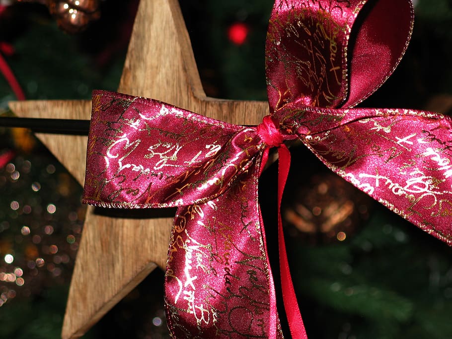 close-up photo of red and brown bow on brown wooden star, loop HD wallpaper