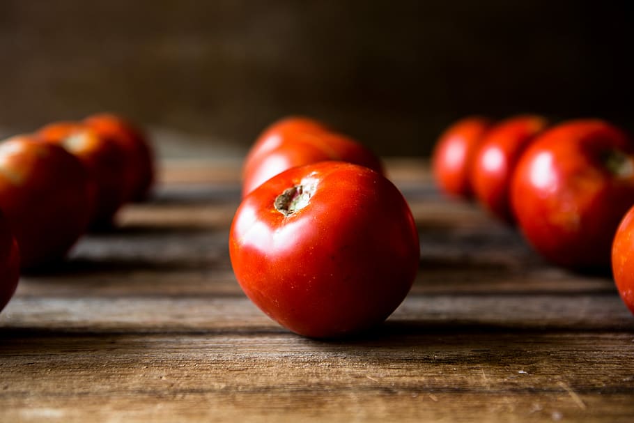 Tomatoes in a Row, red tomatoes on brown wooden surface, fruit HD wallpaper