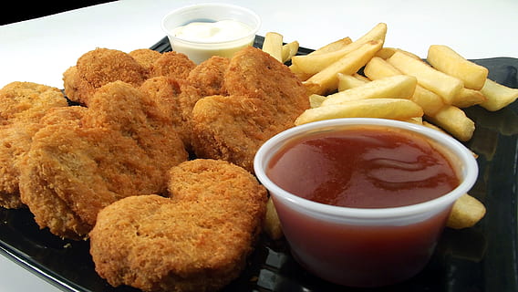 nuggets and French fries, chicken nuggets, dip, sauce, grilled HD wallpaper
