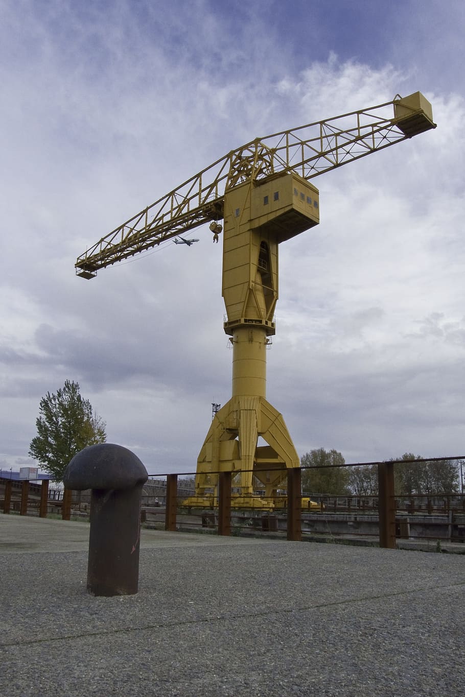 yellow crane, wharf, nantes, sky, cloud - sky, nature, architecture, HD wallpaper