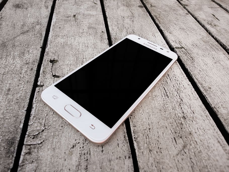 white Samsung Android smartphone on wooden plank, mobile phone HD wallpaper