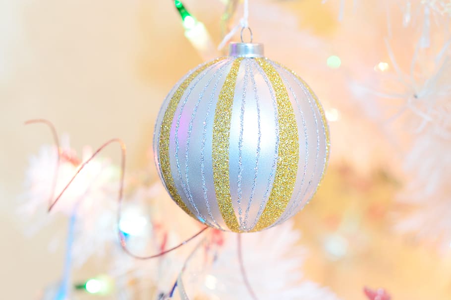 white and gold glitter bauble, sphere, tree, silver, christmas HD wallpaper
