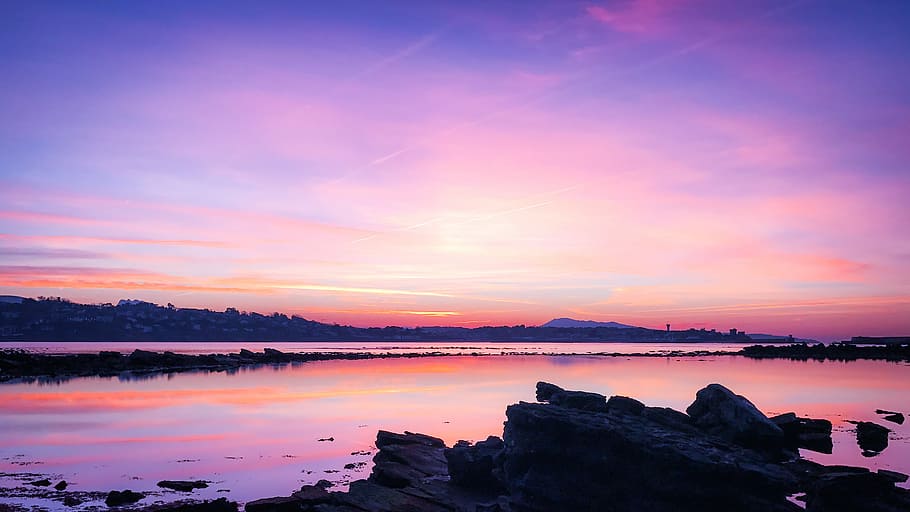 body of water view during sunset, calm body of water near mountain at daytime HD wallpaper
