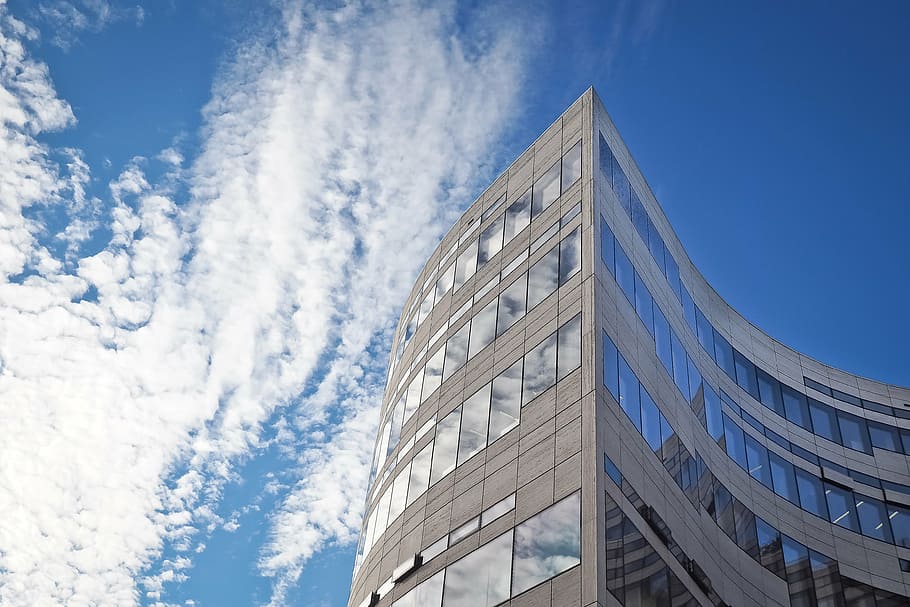 gray building under blue sky, architecture, modern, skyscraper HD wallpaper
