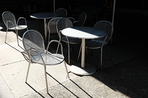 round gray table with chair, shadow, cafe, black and white HD wallpaper