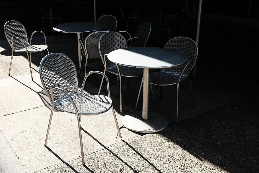round gray table with chair, shadow, cafe, black and white HD wallpaper