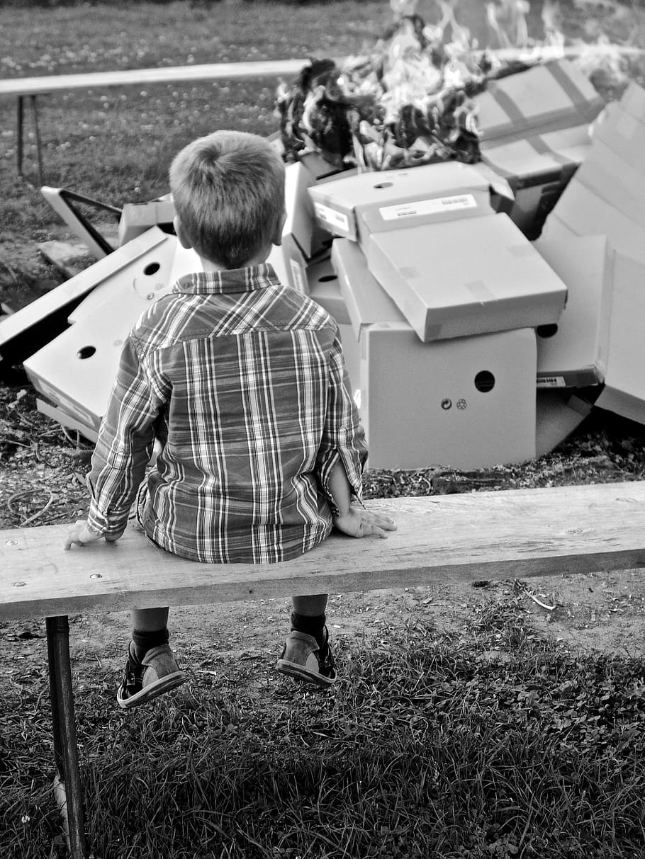 boy, sit, watch, child, rest, men, childhood, real people, one person HD wallpaper