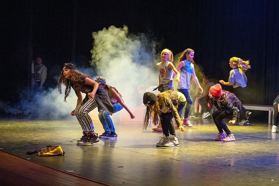 women dancing on stage with turned-off lights, dance, hiphop HD wallpaper