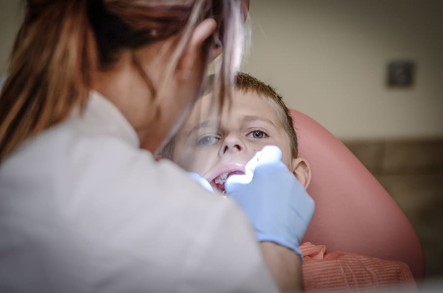 woman checking boy's mouth, dentist, pain, borować, cure, nfz, HD wallpaper