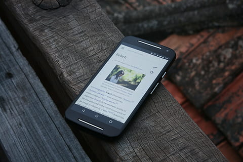 black Android smartphone on table, blur, cellphone, close-up HD wallpaper
