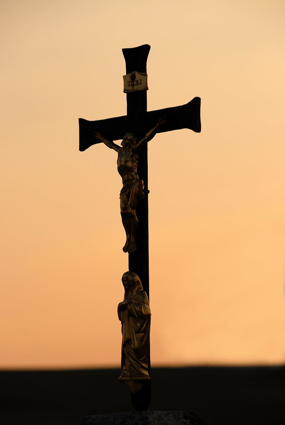 macro photo of crucifix, cross, jesus, faith, jesus christ, figure, HD wallpaper