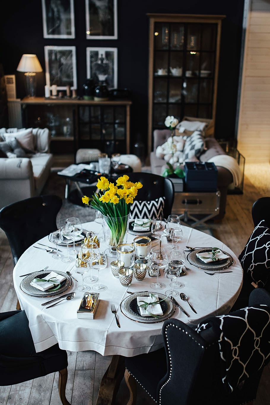 Table decorations with golden motifs, lunch, dinner, restaurant HD wallpaper