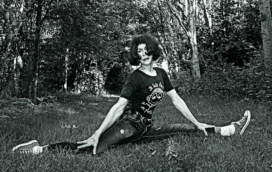 woman wearing crew-neck shirt and performing stunt photo, Yoga Pose HD wallpaper