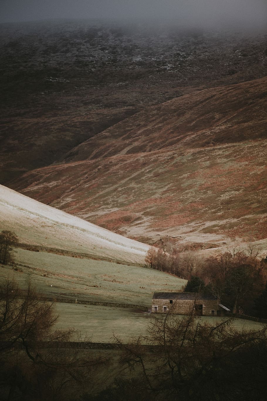 Countryside Tones, landscape photography of house beneath mountain HD wallpaper