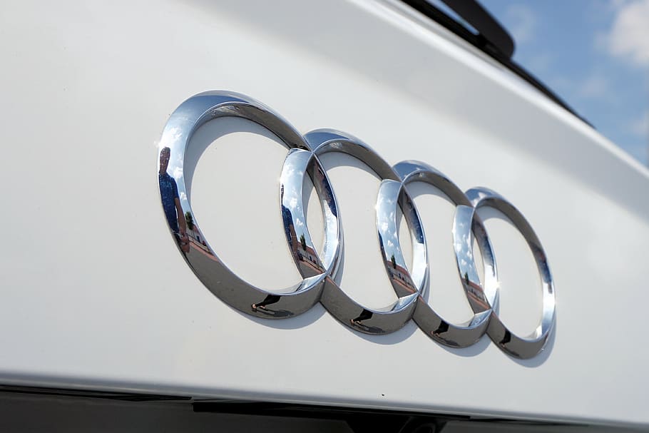 silver Audi emblem, q7, suv, white, elegant, auto, pkw, automotive HD wallpaper