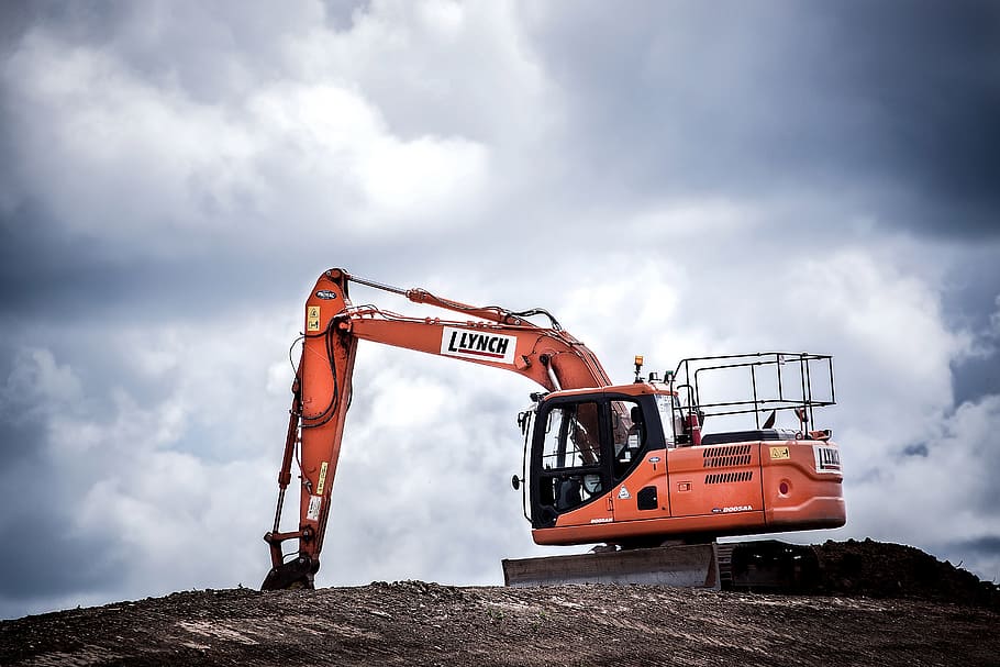 orange excavator, red excavator excavating soil, photo, Lynch HD wallpaper
