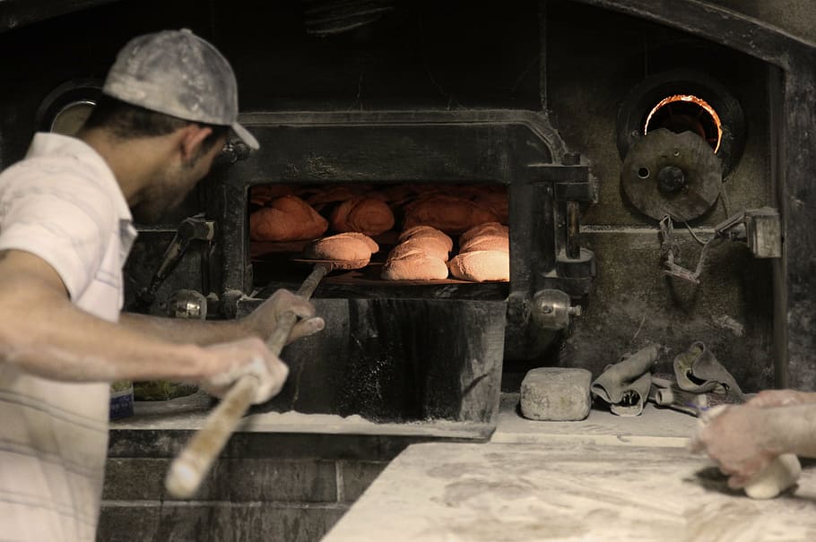 man baking cupcakes, bakery, bread, oven, artisan bread, food HD wallpaper