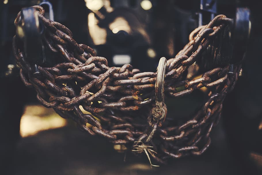close up photo of brown metal chain, gray metal chain, Farm, Life HD wallpaper