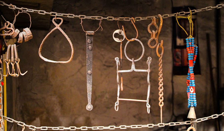 old, locksmith, hardware, rope, hanging, architecture, focus on foreground HD wallpaper