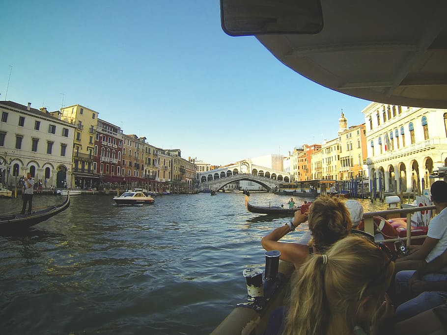 Sailing On Canal Grande In Venice, Italy, bridge, rialto, vaporetto, HD wallpaper