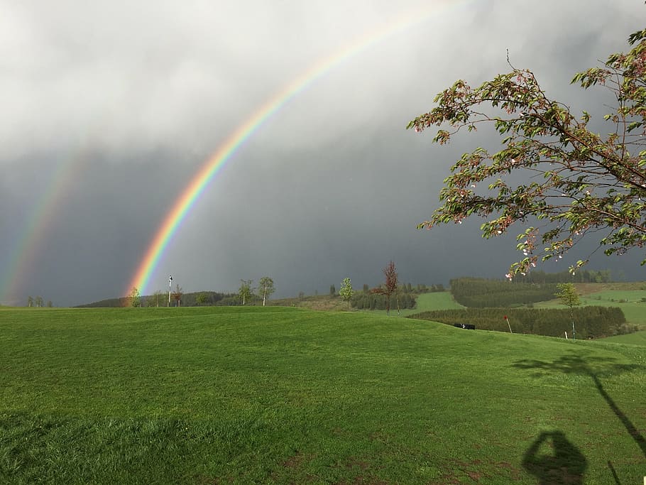 rainbow passing through clouds on top of hill, golf course HD wallpaper