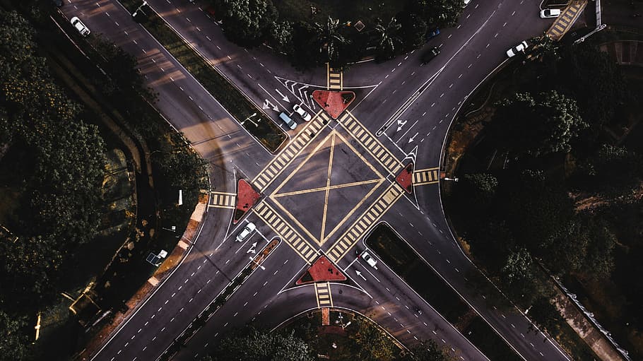 birds eye view of asphalt road, bird's eye photography of street crossing HD wallpaper