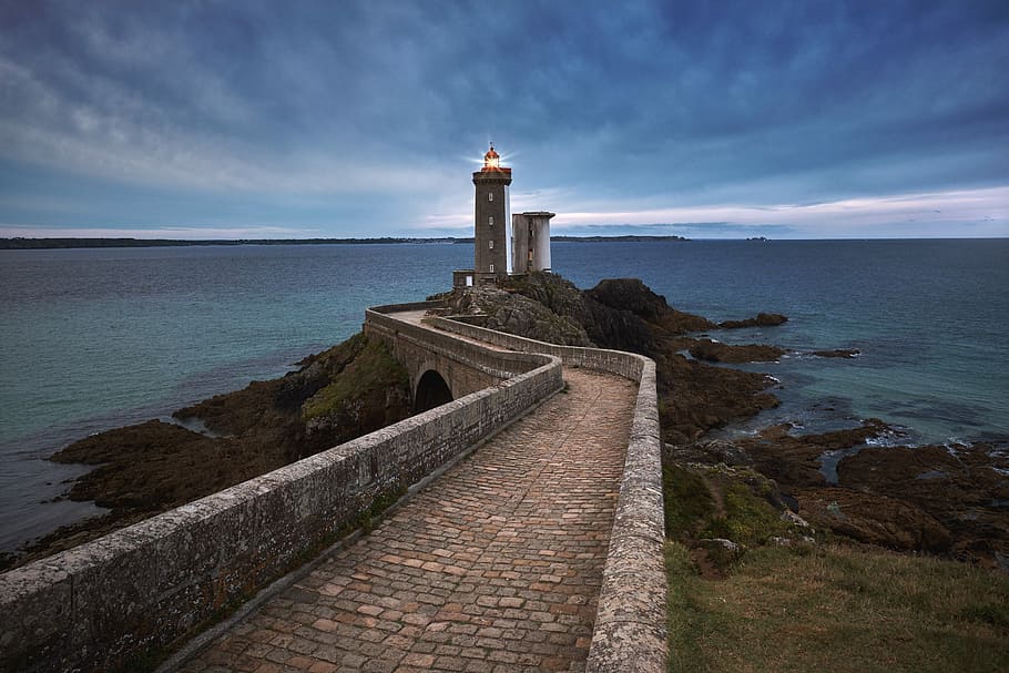 photo of lighthouse under blue sky, photo of gray concrete lighthouse during nighttime HD wallpaper