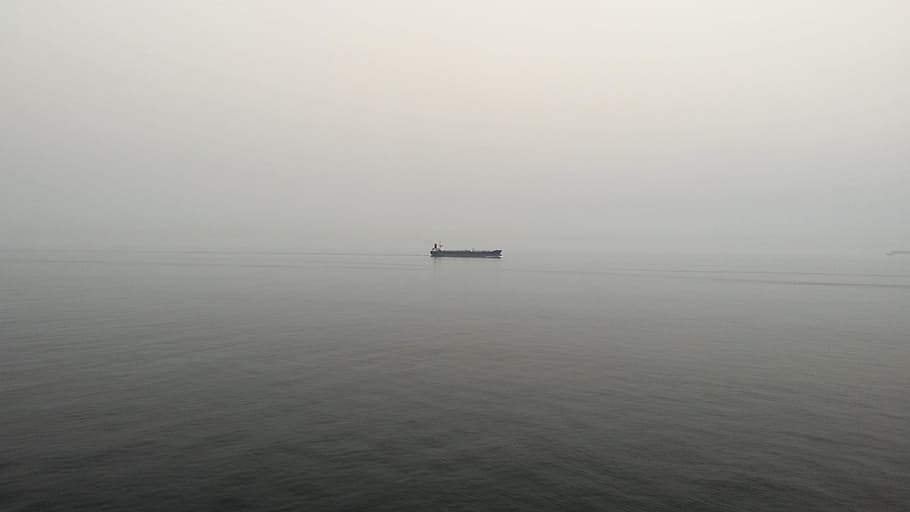 black boat on body of water, black boat sailing on ocean, alone HD wallpaper