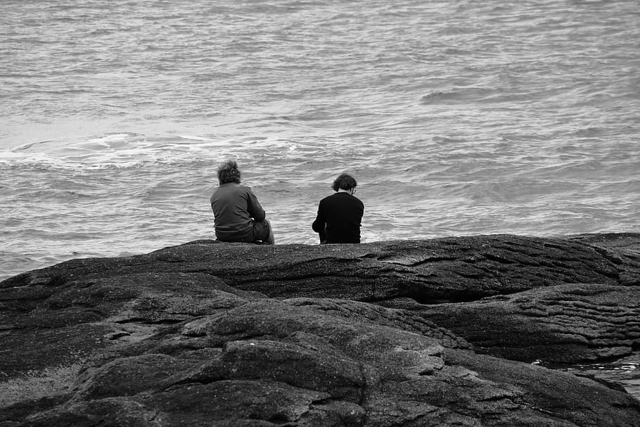 Men, Rocks, Discussion, Characters, black and white, people HD wallpaper