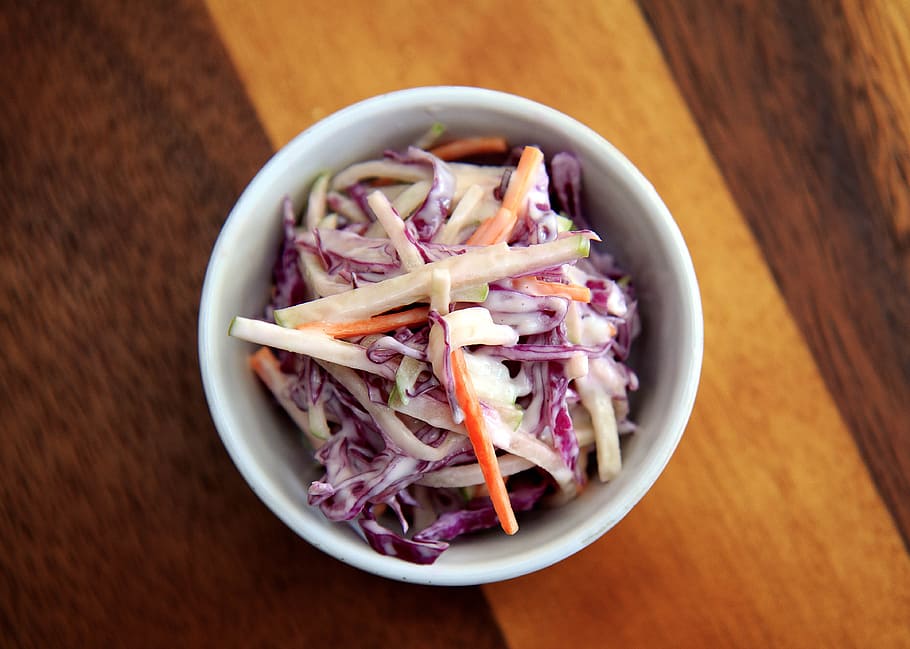 sliced onions in cup, appetizer, background, bowl, cabbage HD wallpaper
