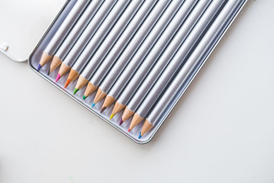 Colored pencils in open box, crayons, design, drawing, school HD wallpaper