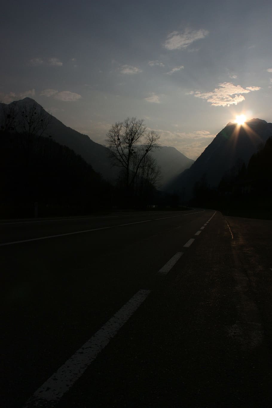 road, sunset, abendstimmung, tree, mountain, sky, auto, drive HD wallpaper