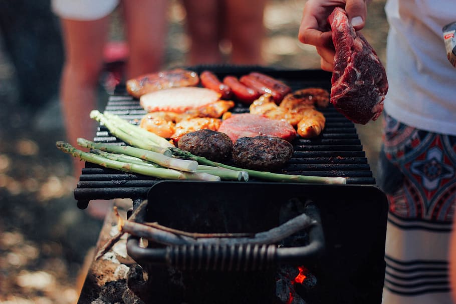 grilled barbecues, asparagus, bbq, beef, food, meat, sausages HD wallpaper
