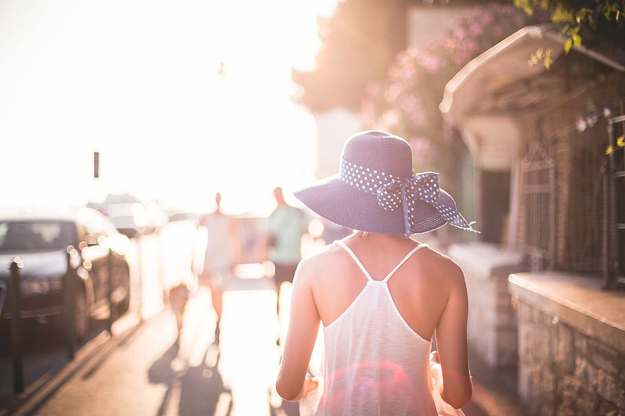 Beautiful Girl with Hat in Sun, fashion, hot, sunbeams, sunny, HD wallpaper