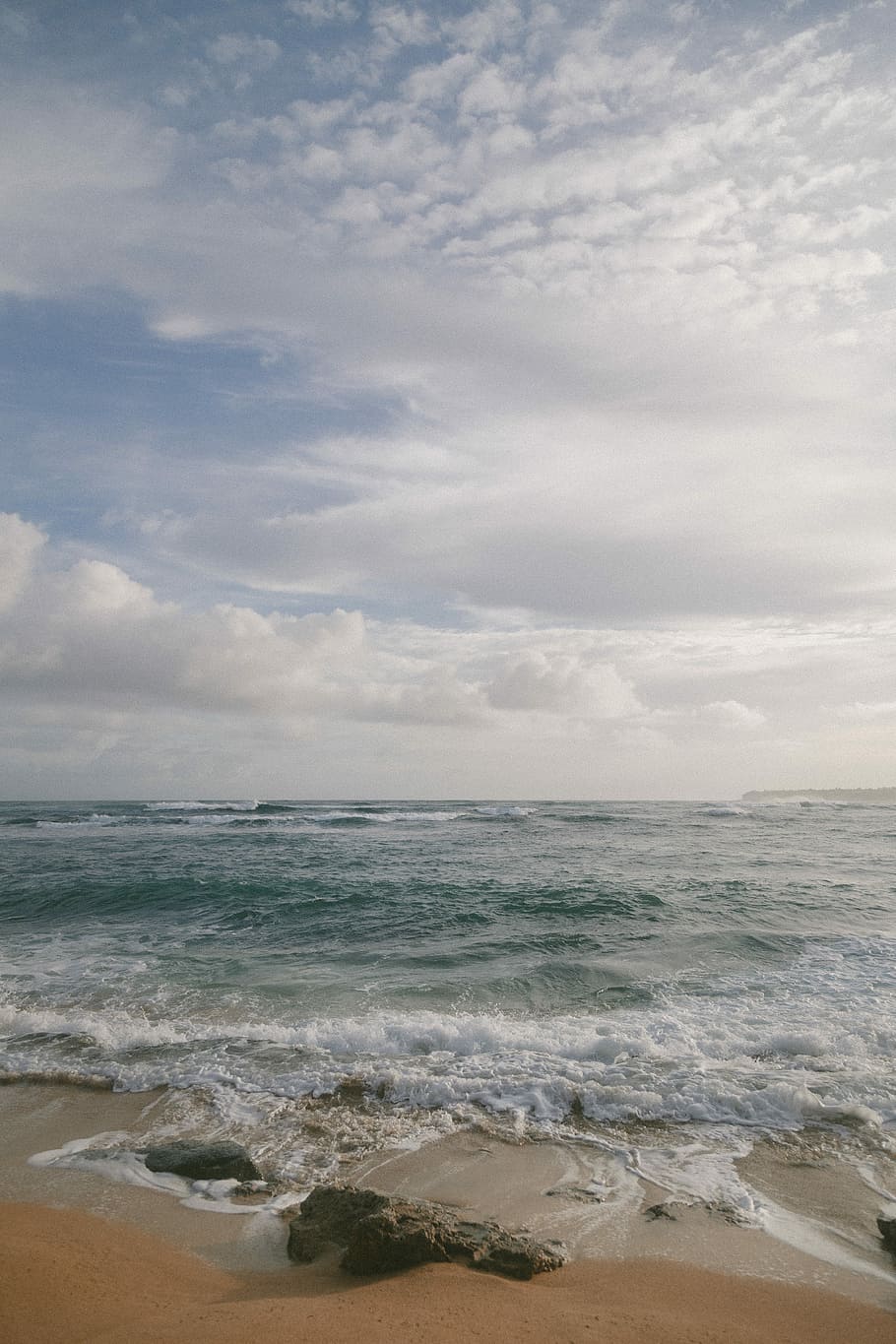 body of water under cloudy clouds, cloudy sky over ocean, sea HD wallpaper
