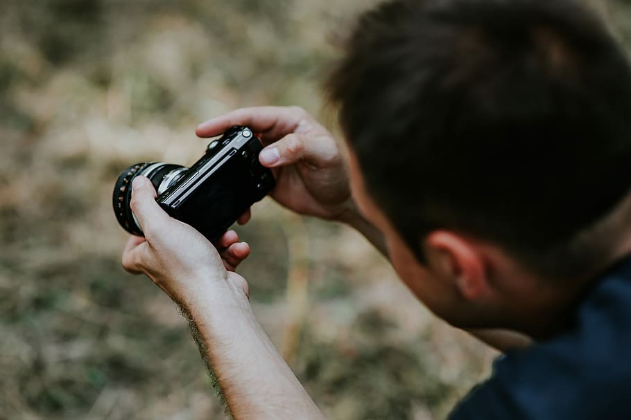 Photographer taking photos of a beautiful, young woman, work HD wallpaper