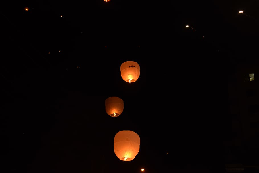 lights, night, dark, blur, flame, illuminated, lanterns, luminescence HD wallpaper