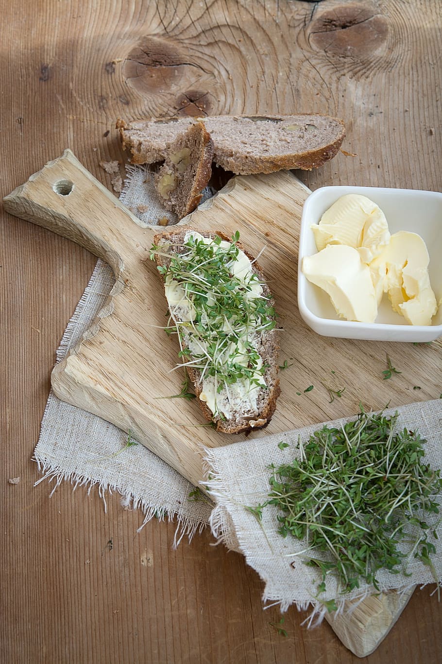 cress, green, cress bread, bread and butter, wooden board, cutting board, HD wallpaper