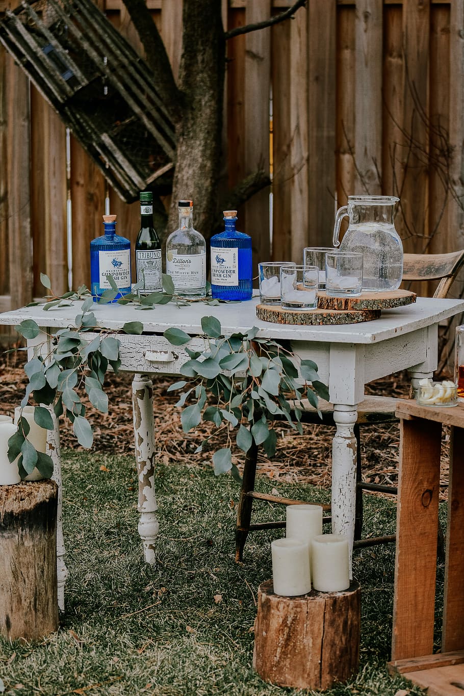 white wooden table with bottles on top, clear pitcher set on table HD wallpaper