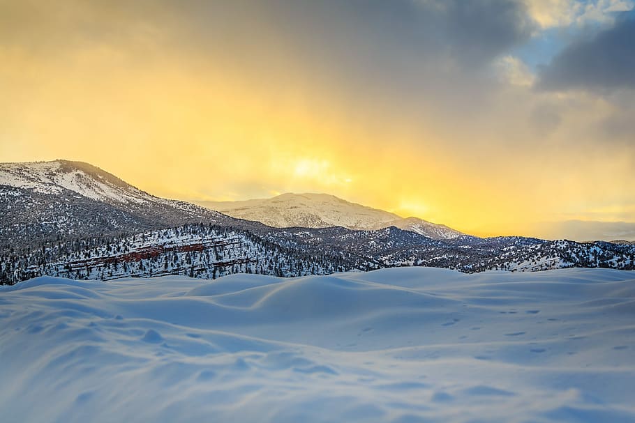 landscape photography of white snow field, mountain covered with snow HD wallpaper