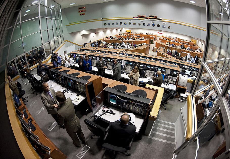 fish-eye photography of a room full of people in front of computers and desks, HD wallpaper