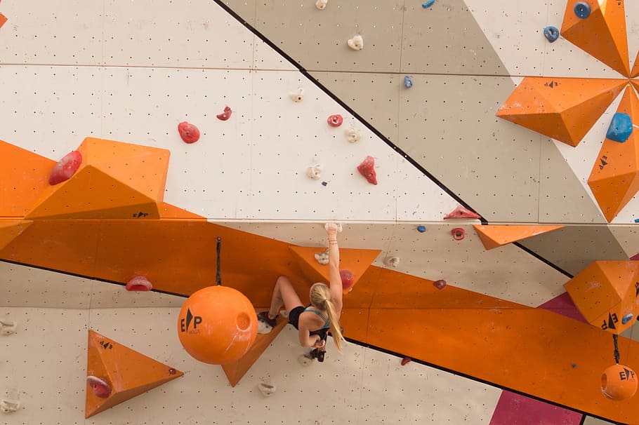 woman performing wall climbing sport, cliff, hanger, girl, sports, HD wallpaper