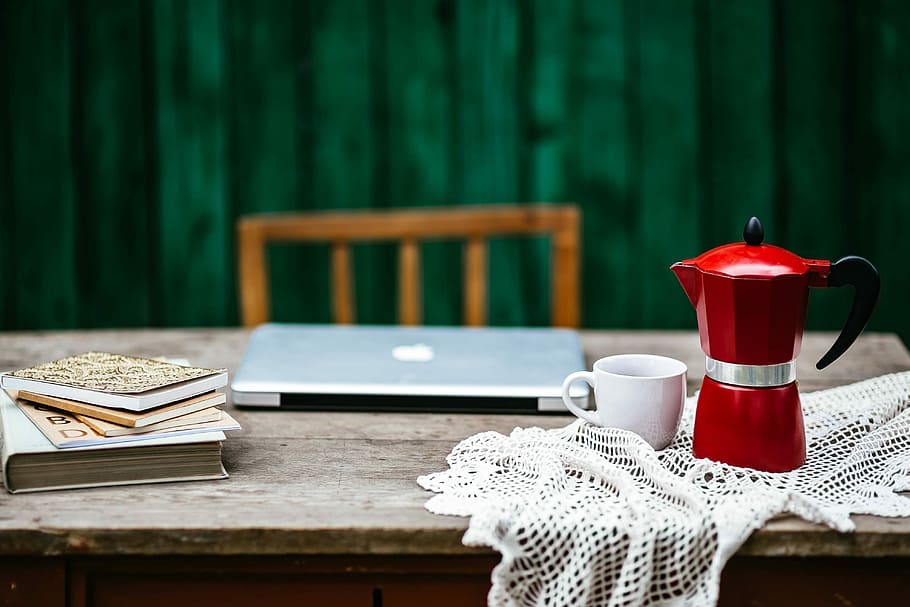 Vintage workplace, workspace, computer, macbook, technology, desk HD wallpaper