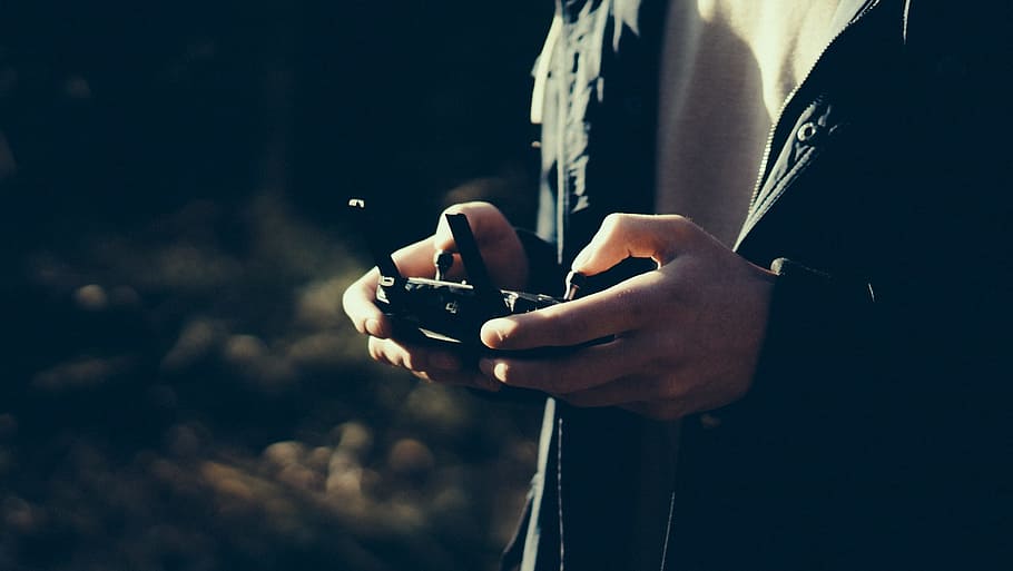 person holding controller, First time, Mavic, women, people, one Person HD wallpaper