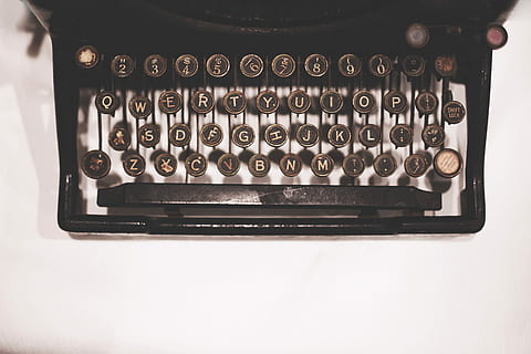 black typewriter on table, aerial view photography of vintage typewriter HD wallpaper