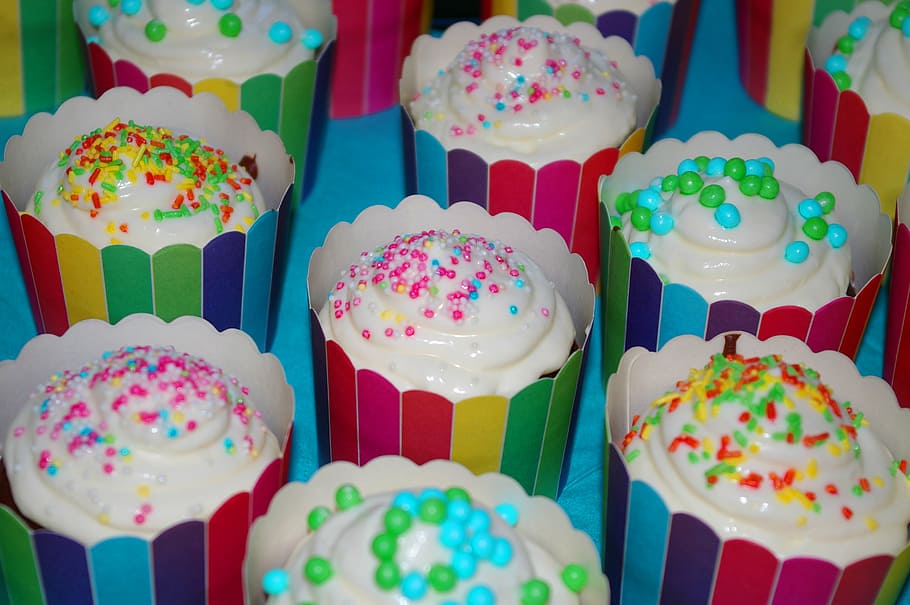 assorted-flavor cupcake lot, muffins, schokomuffins, treat, sweet, HD wallpaper