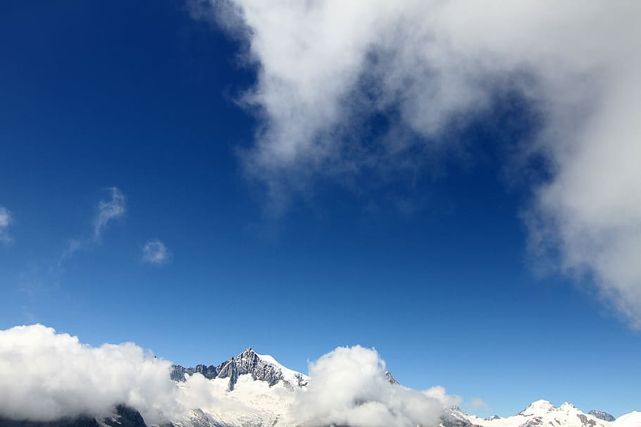 snow covering mountain under blue sky, mountain summit under clear blue sky HD wallpaper