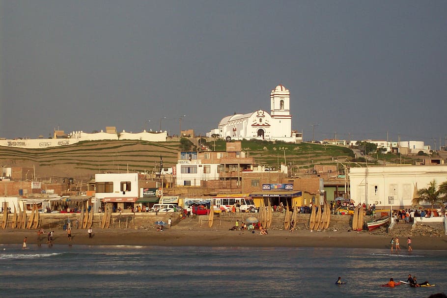Huanchaco Beach in Trujilio, Peru, coastline, photos, houses, HD wallpaper